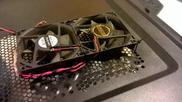 ventilatoare montate pe laterala